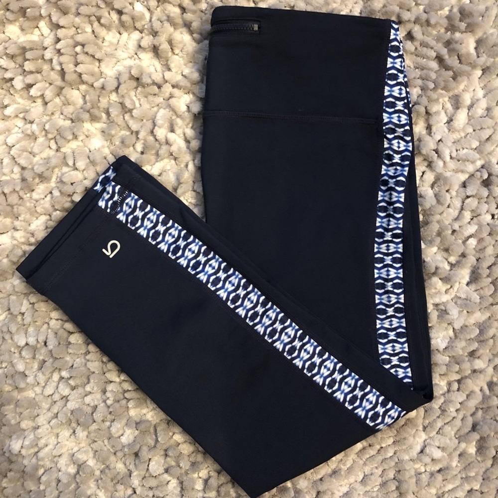 Navy blue GapFit yoga crops